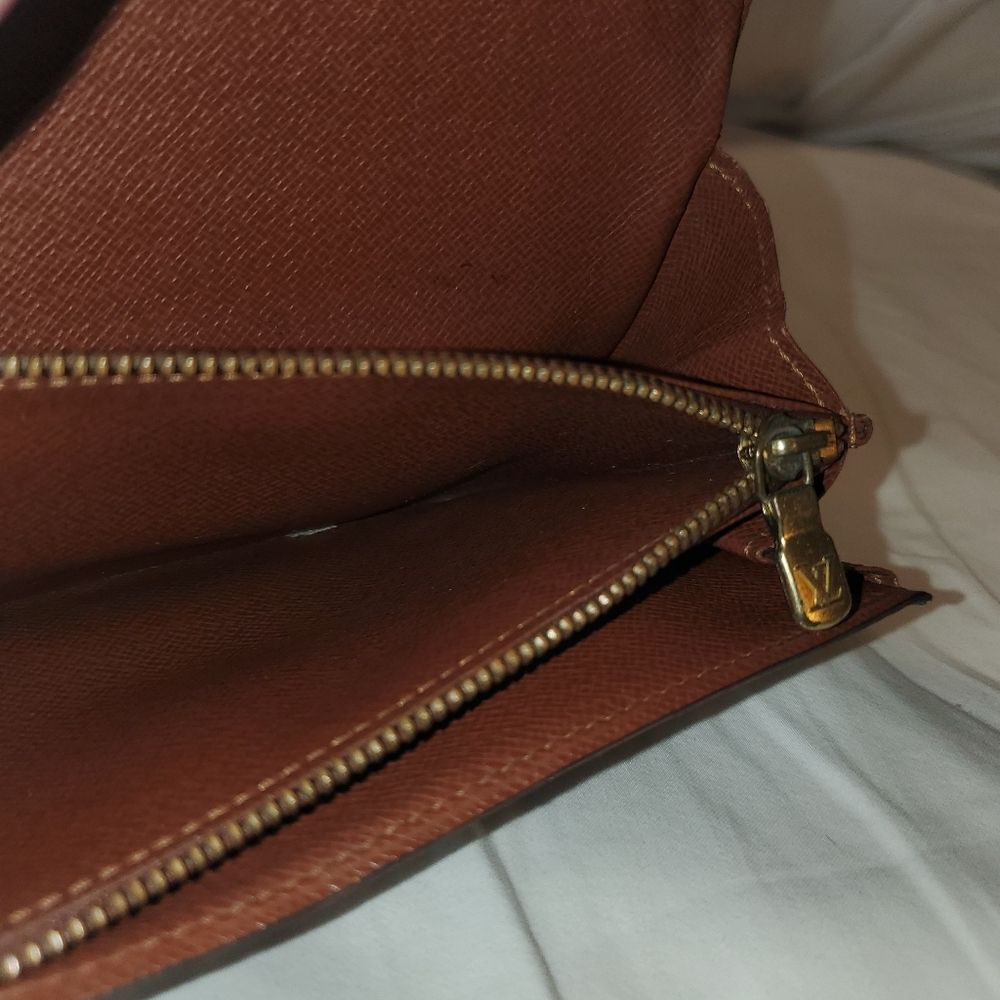 Louis Vuitton Sarah Wallet - Picture 14 of 16